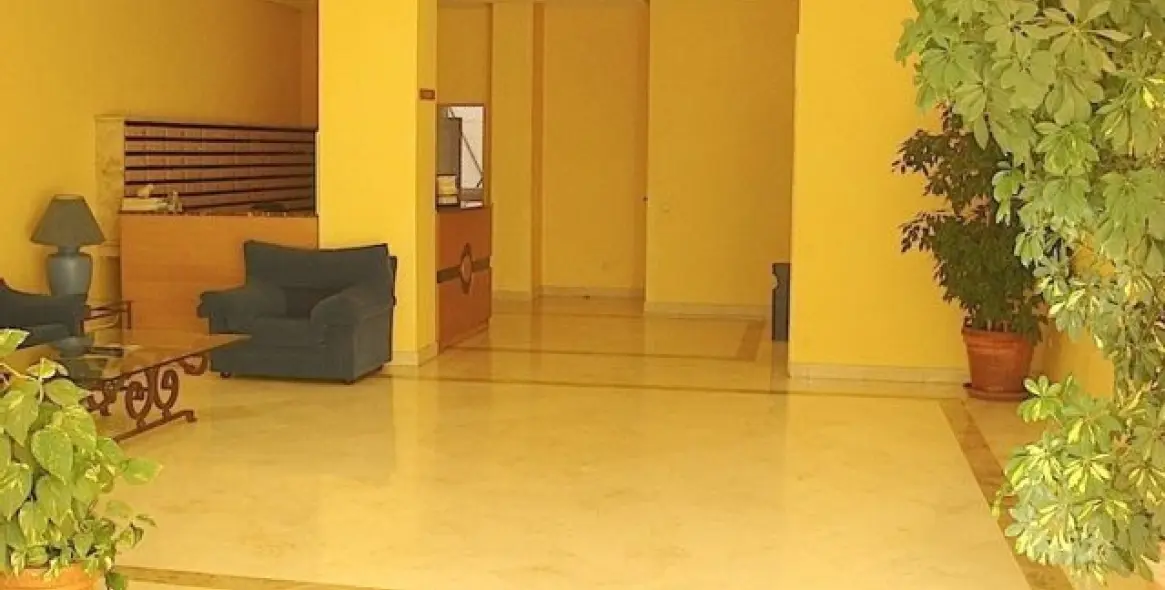 Short-term rent of middle floor apartment in Puerto Banús 4