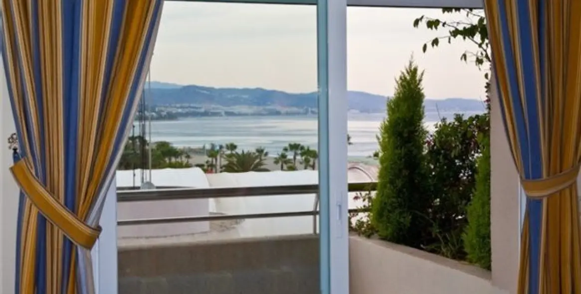 Short-term rent of middle floor apartment in Puerto Banús 10