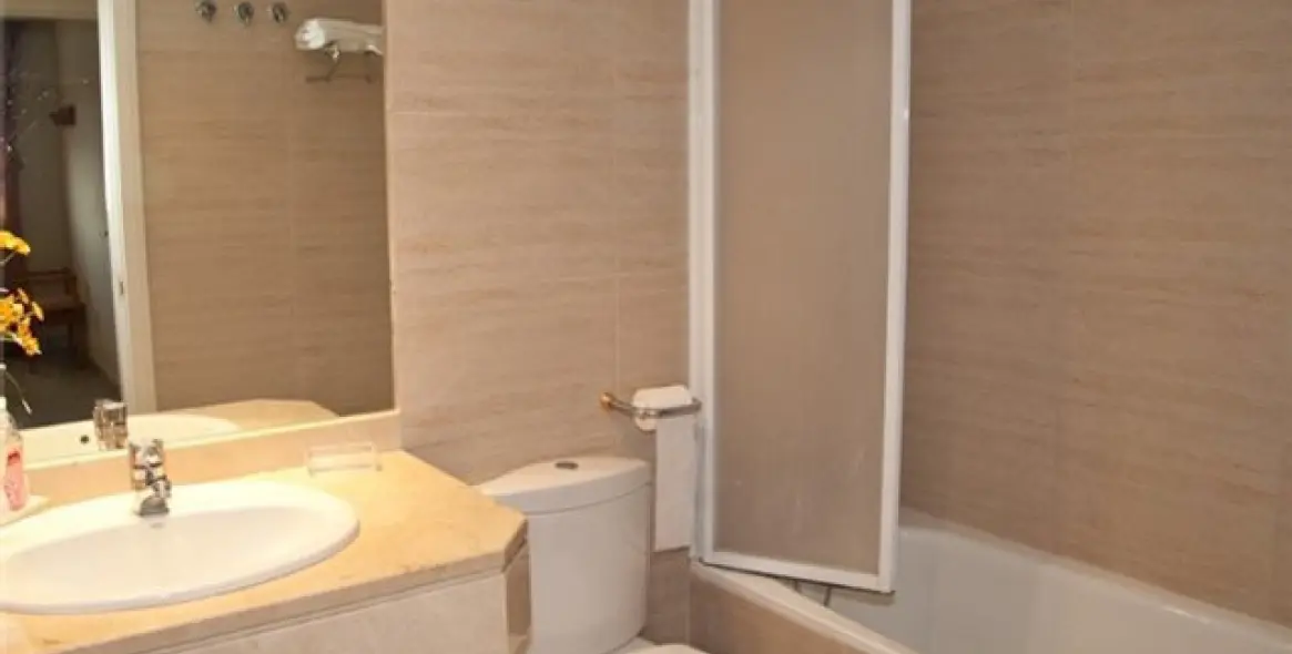 Short-term rent of middle floor apartment in Puerto Banús 18