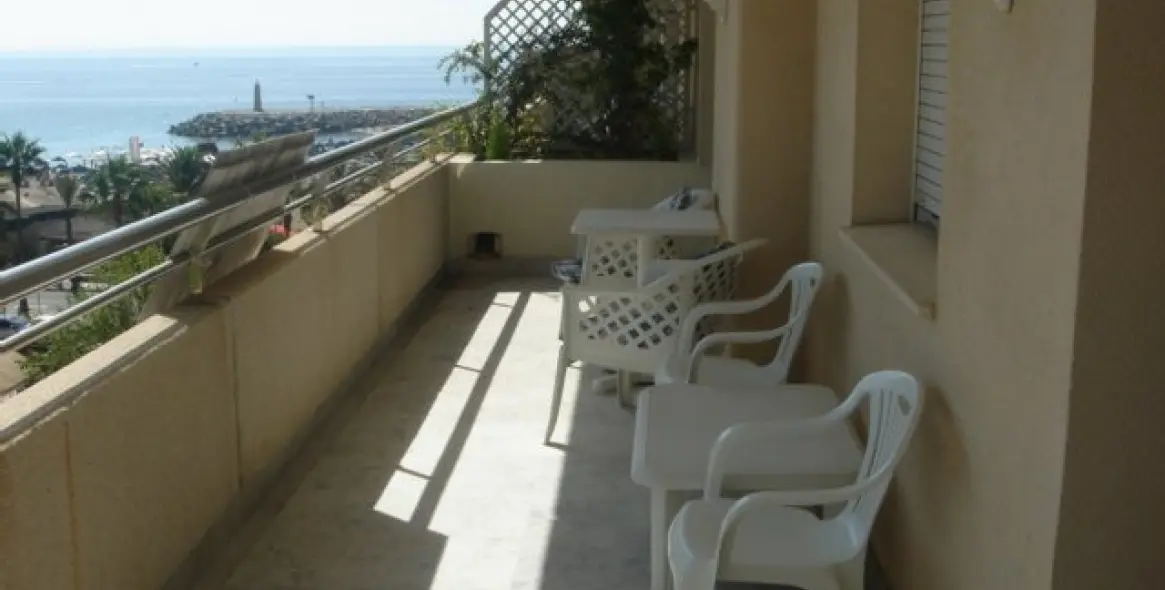 Short-term rent of middle floor apartment in Puerto Banús 21