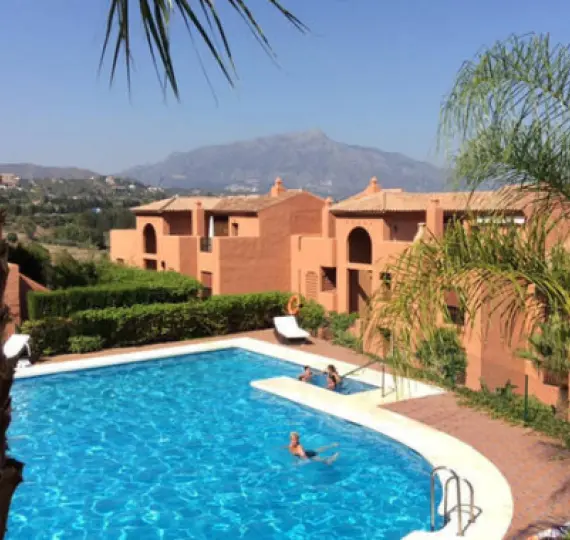 Short-term rent of ground floor apartment in Benahavís