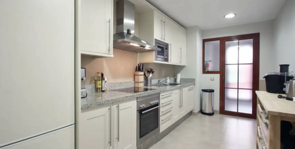 Short-term rent of ground floor apartment in Benahavís 10