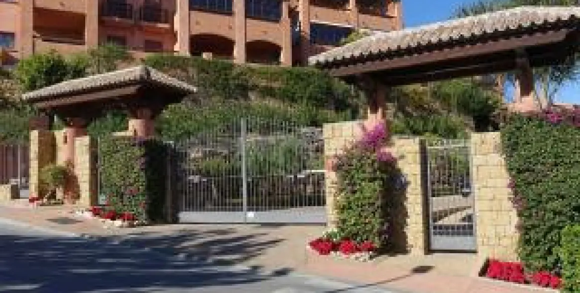 Short-term rent of ground floor apartment in Benahavís 19