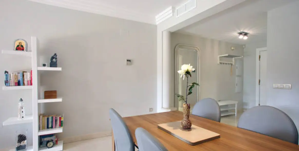 Alquiler a corto plazo de apartamento en planta baja en Benahavís 4
