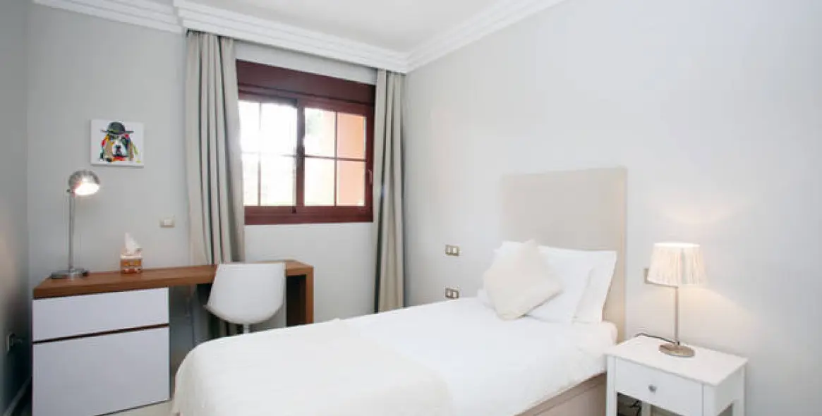 Alquiler a corto plazo de apartamento en planta baja en Benahavís 8