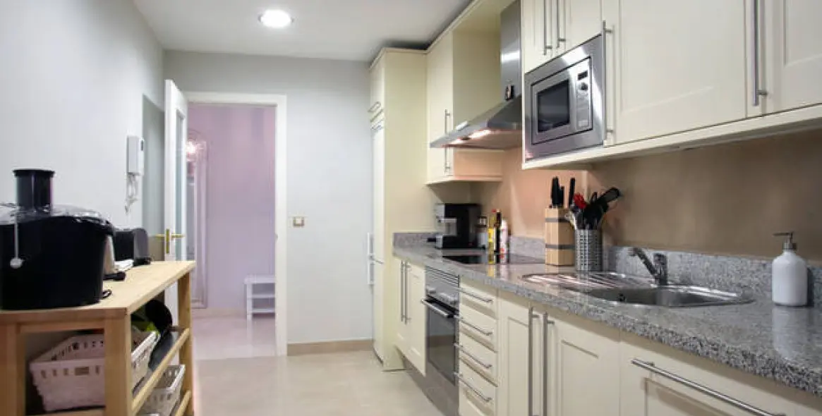 Alquiler a corto plazo de apartamento en planta baja en Benahavís 11