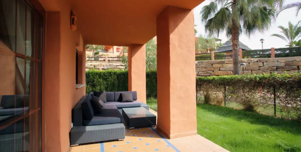 Alquiler a corto plazo de apartamento en planta baja en Benahavís 12