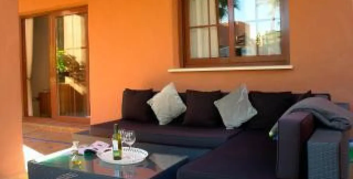 Alquiler a corto plazo de apartamento en planta baja en Benahavís 13