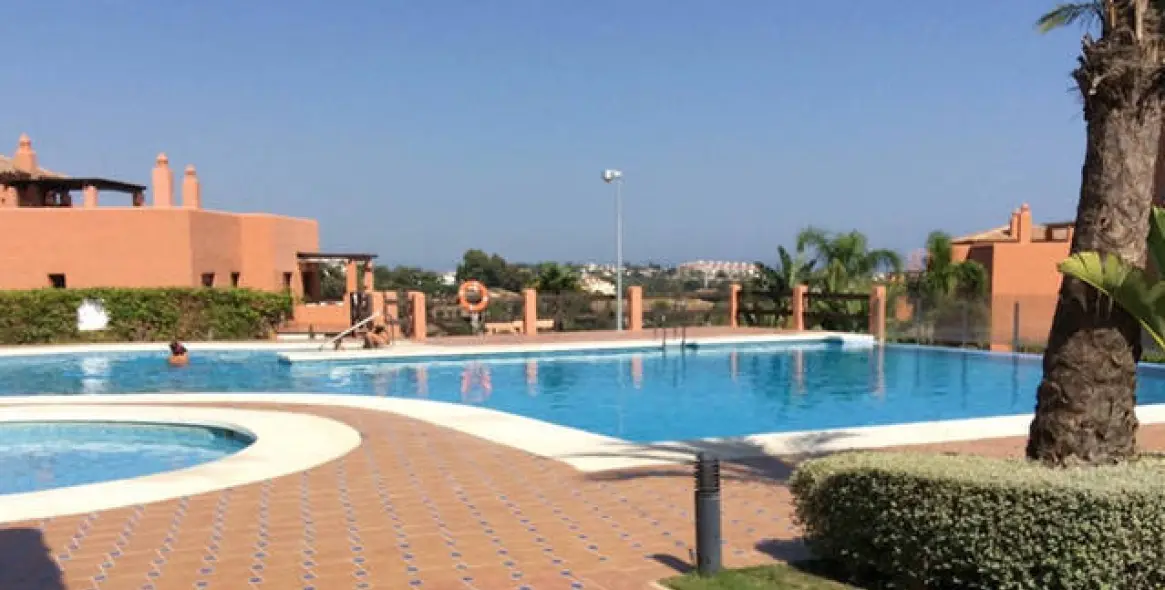 Alquiler a corto plazo de apartamento en planta baja en Benahavís 17