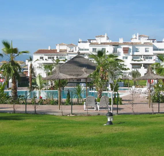 Alquiler a corto plazo de apartamento en planta media en San Pedro de Alcántara