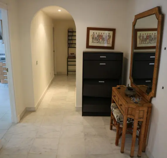 Alquiler a corto plazo de apartamento en planta media en San Pedro de Alcántara