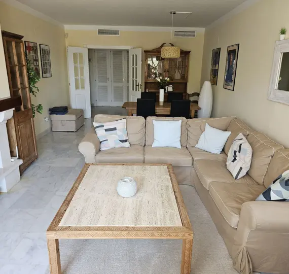 Alquiler a corto plazo de apartamento en planta media en San Pedro de Alcántara