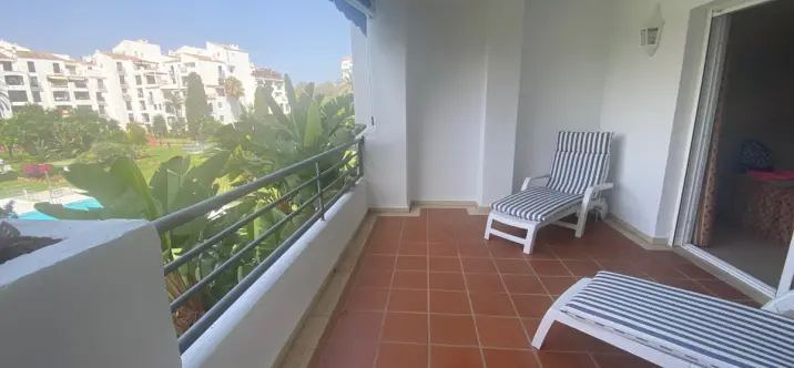 Краткосрочная аренда апартаментов на среднем этаже в Puerto Banús 1