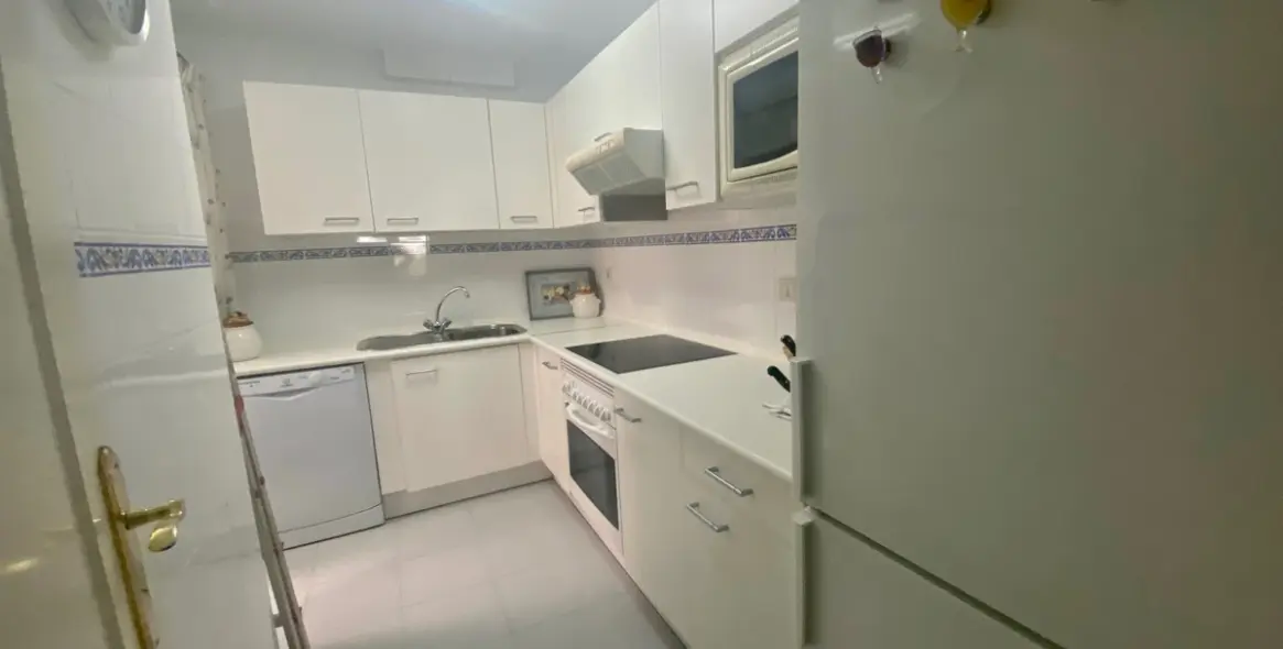 Краткосрочная аренда апартаментов на среднем этаже в Puerto Banús 4