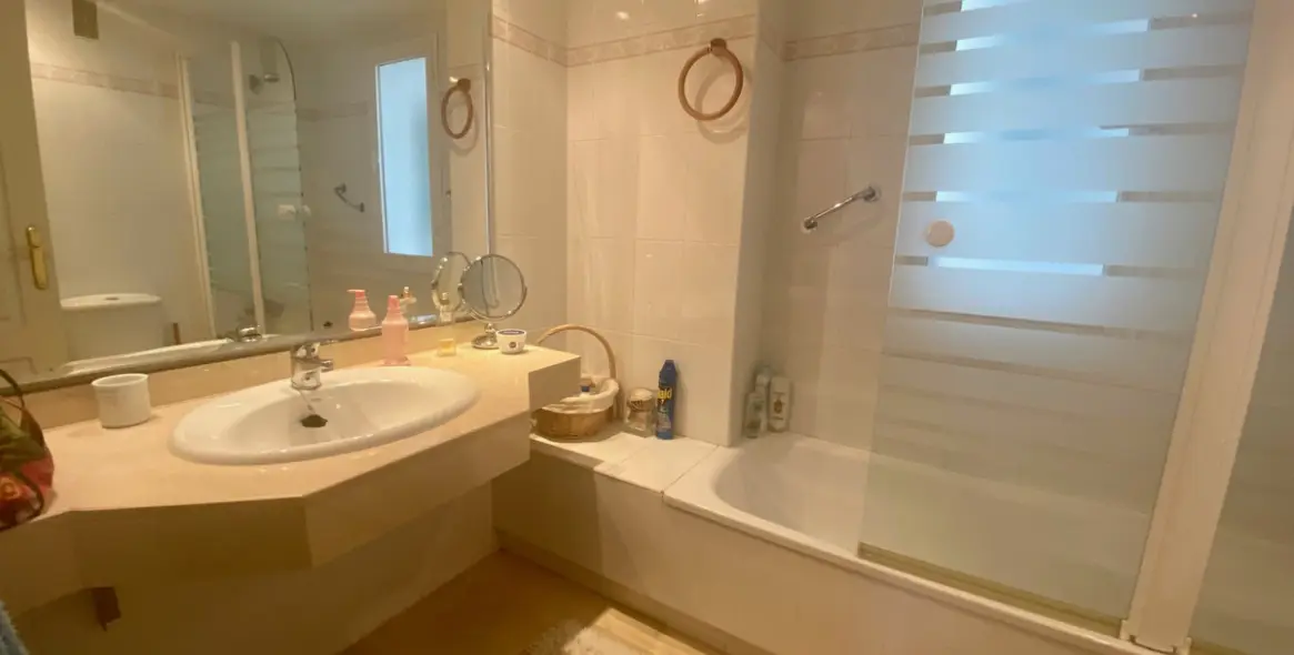 Краткосрочная аренда апартаментов на среднем этаже в Puerto Banús 7