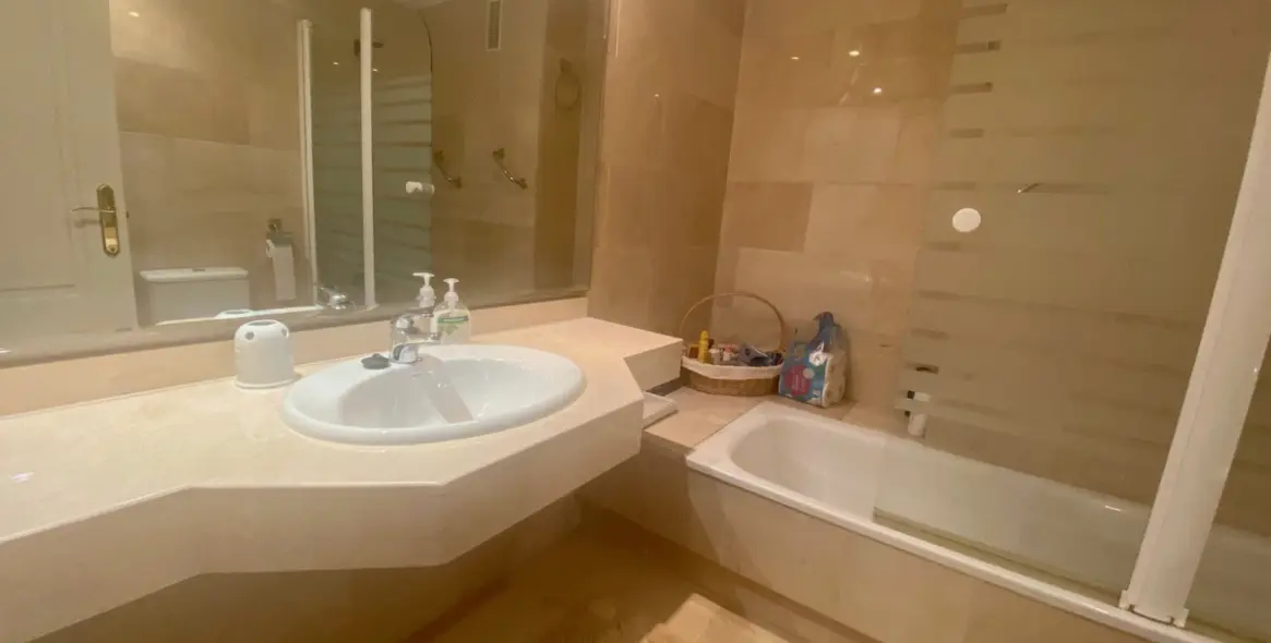 Краткосрочная аренда апартаментов на среднем этаже в Puerto Banús 9