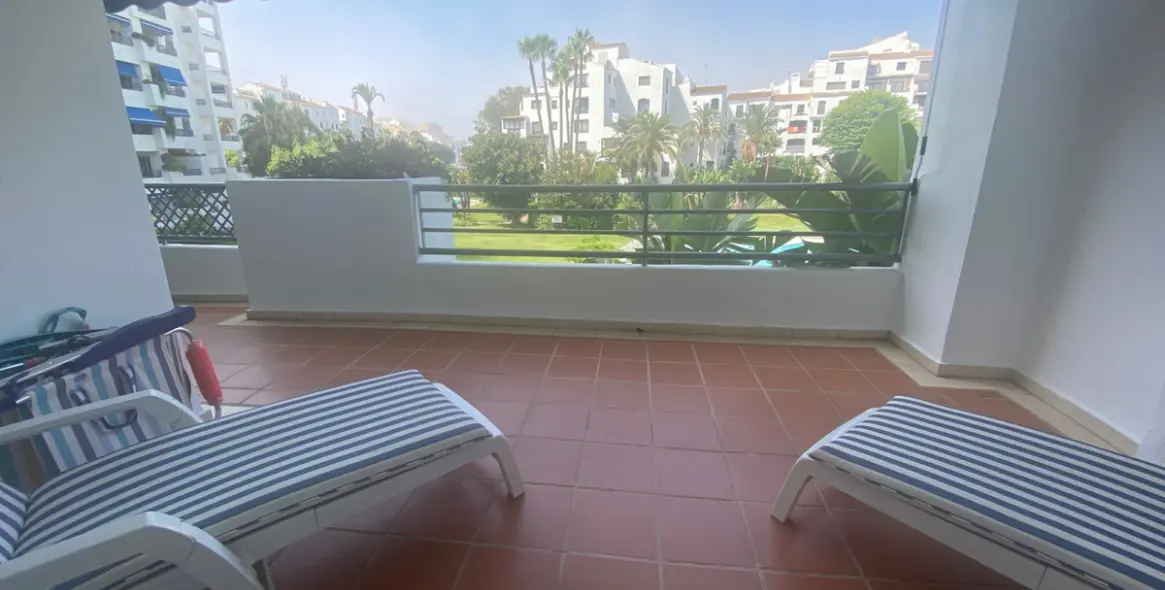 Краткосрочная аренда апартаментов на среднем этаже в Puerto Banús 14
