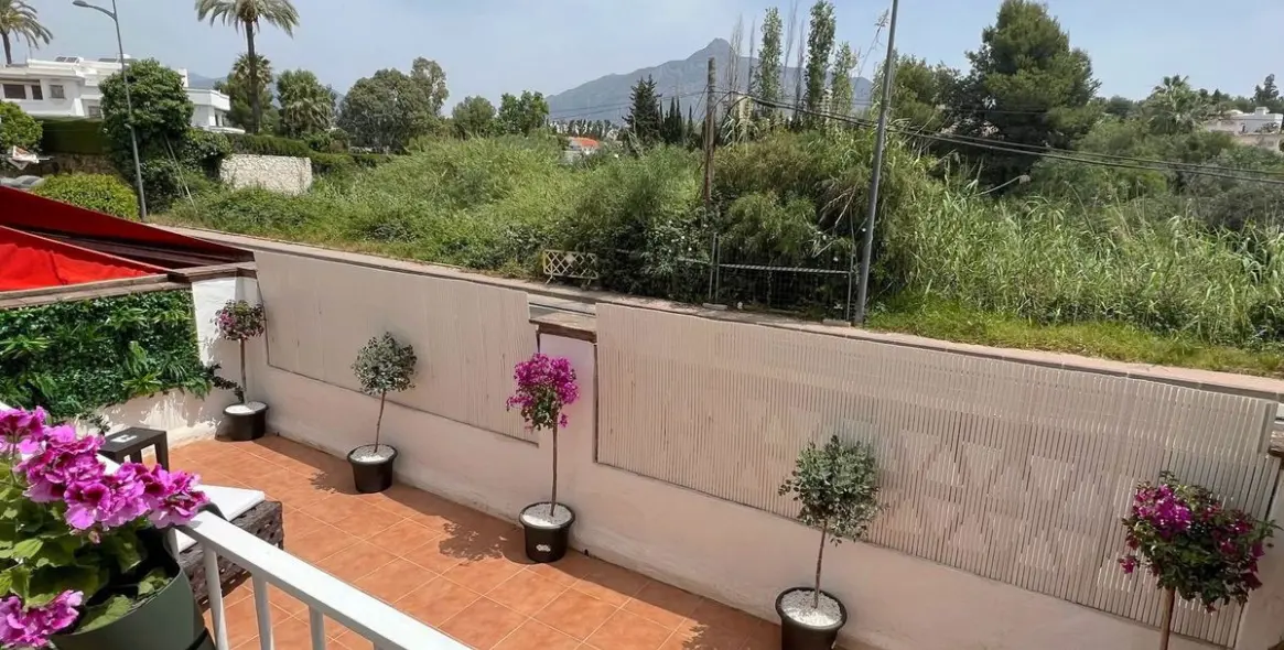 Краткосрочная аренда апартаментов на первом этаже в Nueva Andalucía 1