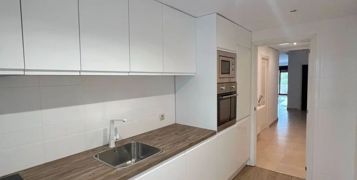 Краткосрочная аренда апартаментов на первом этаже в Nueva Andalucía 4