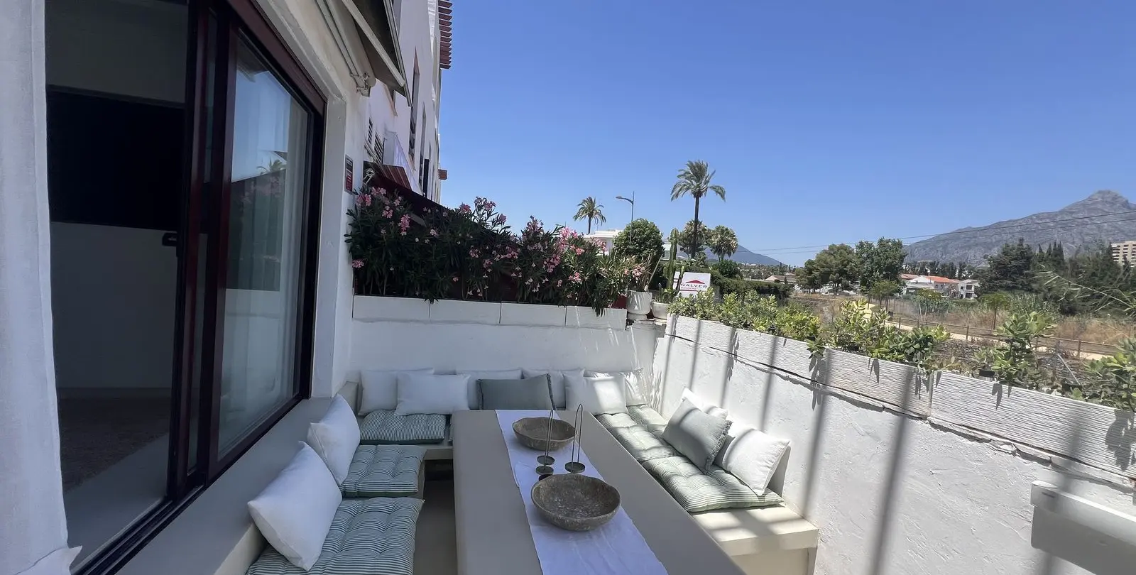 Alquiler a largo plazo de apartamento en planta baja en Nueva Andalucía 2