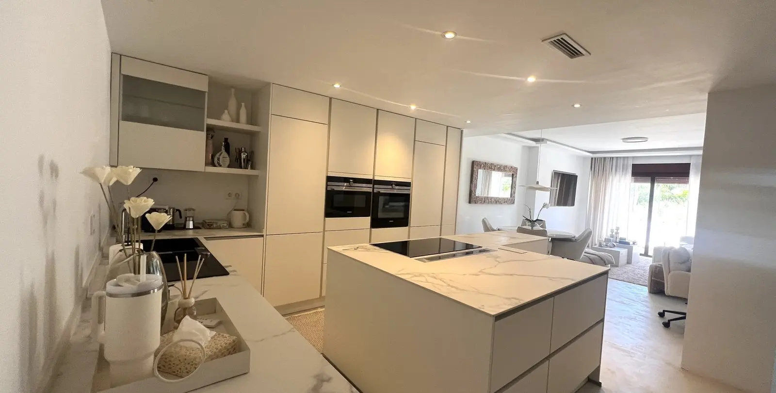 Alquiler a largo plazo de apartamento en planta baja en Nueva Andalucía 4