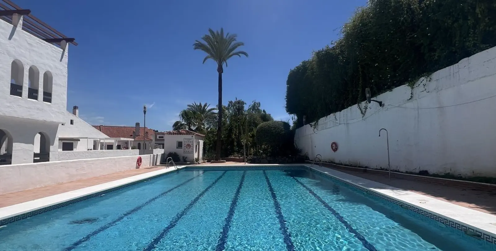 Alquiler a largo plazo de apartamento en planta baja en Nueva Andalucía 9