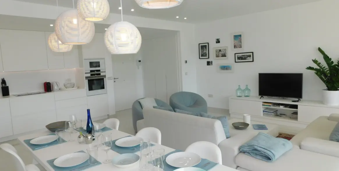 Alquiler a corto plazo de apartamento en planta baja en Benahavís 2