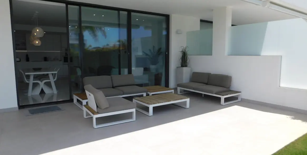Alquiler a corto plazo de apartamento en planta baja en Benahavís 3