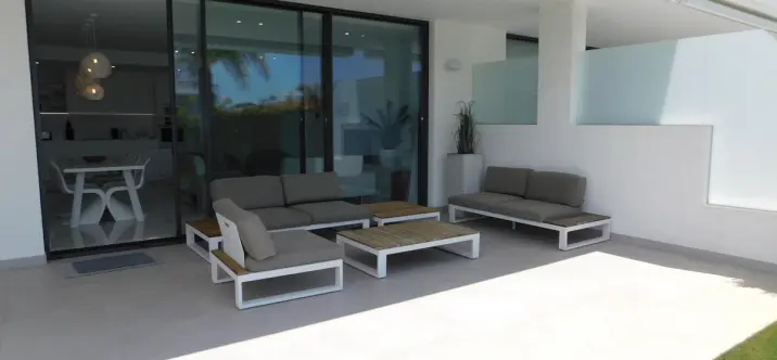 Alquiler a corto plazo de apartamento en planta baja en Benahavís 2