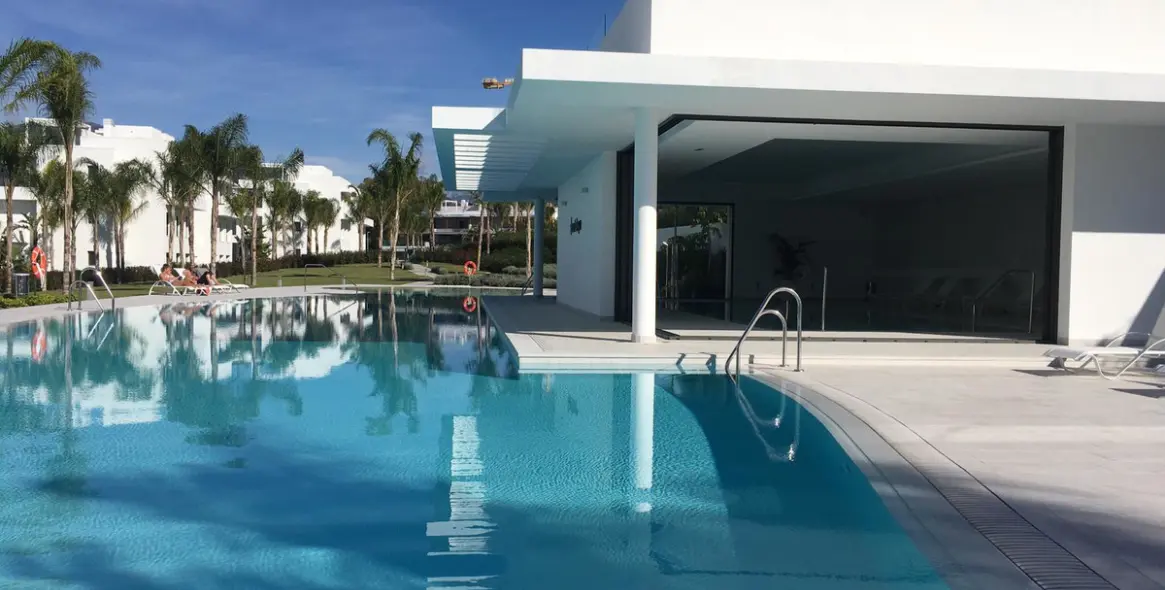 Alquiler a corto plazo de apartamento en planta baja en Benahavís 5