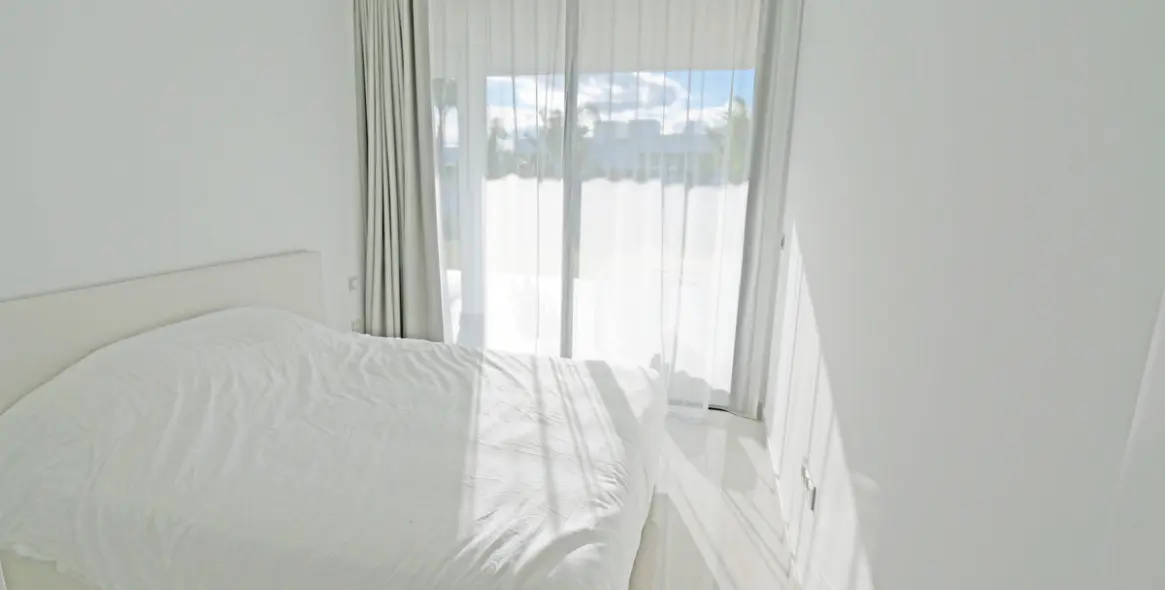 Alquiler a corto plazo de apartamento en planta baja en Benahavís 11