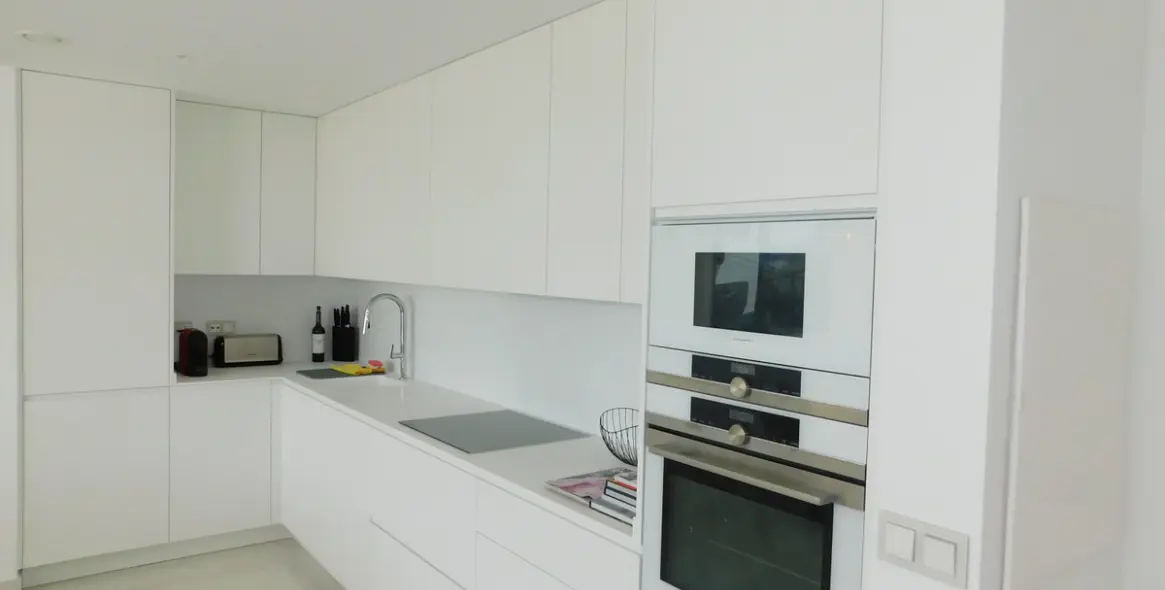 Alquiler a corto plazo de apartamento en planta baja en Benahavís 19