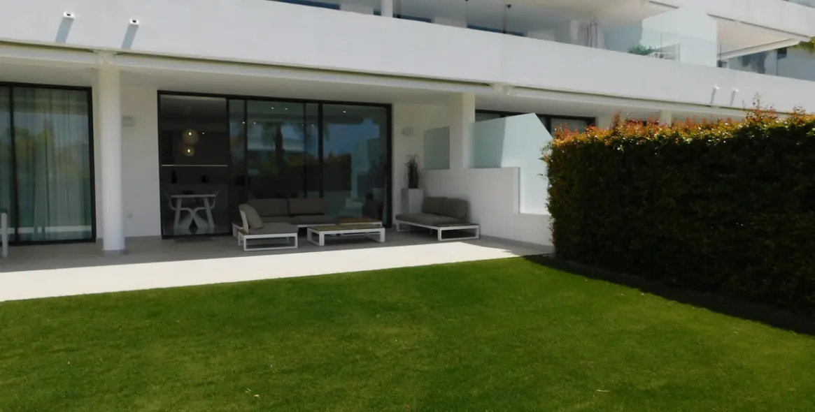 Alquiler a corto plazo de apartamento en planta baja en Benahavís 25