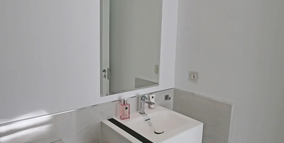 Alquiler a corto plazo de apartamento en planta baja en Benahavís 28