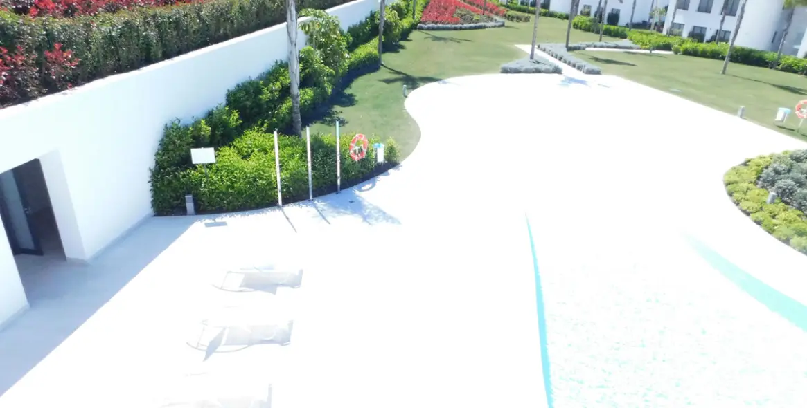 Alquiler a corto plazo de apartamento en planta baja en Benahavís 35