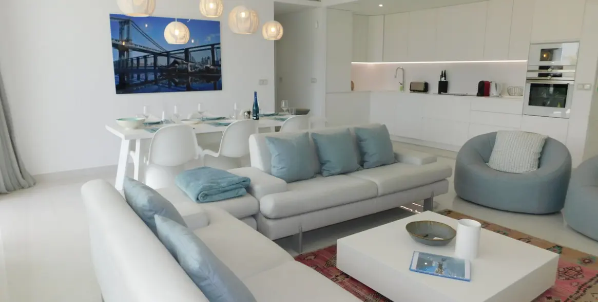 Alquiler a corto plazo de apartamento en planta baja en Benahavís 40