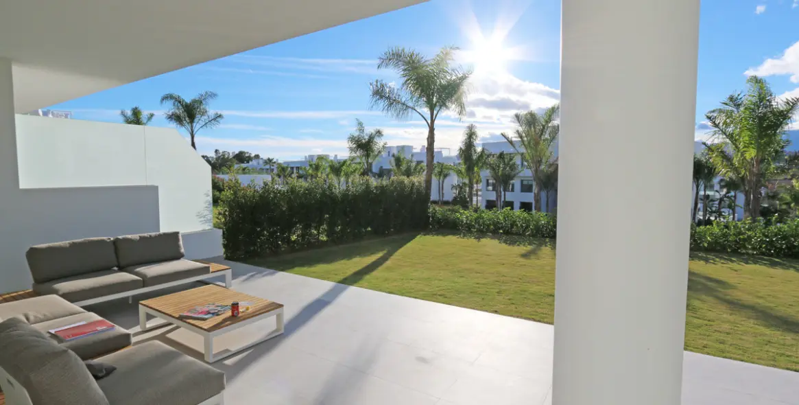 Alquiler a corto plazo de apartamento en planta baja en Benahavís 45