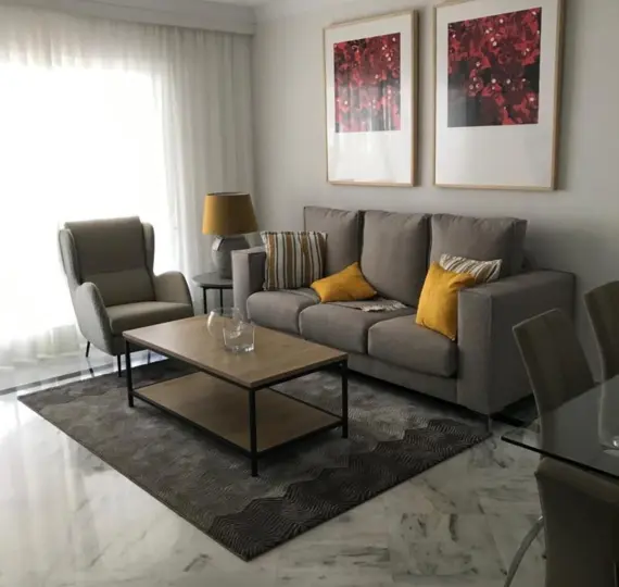 Краткосрочная аренда апартаментов на среднем этаже в Nueva Andalucía