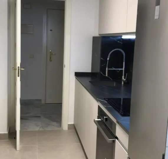 Краткосрочная аренда апартаментов на среднем этаже в Nueva Andalucía