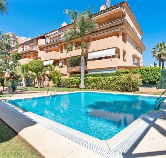 Short-term rent of middle floor apartment in Las Chapas