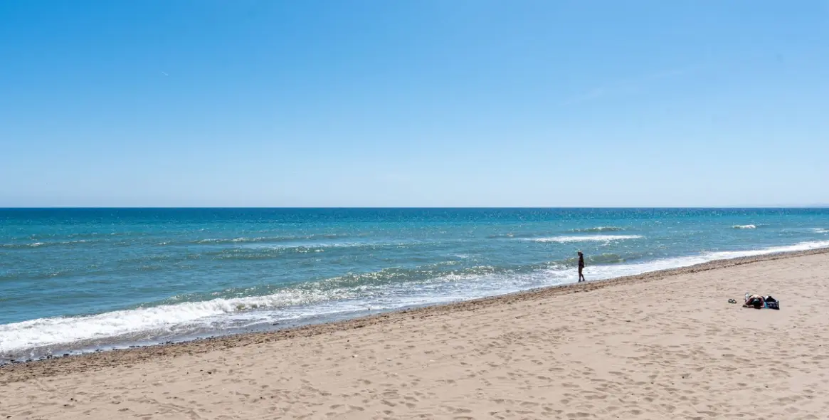 Short-term rent of middle floor apartment in Las Chapas 3