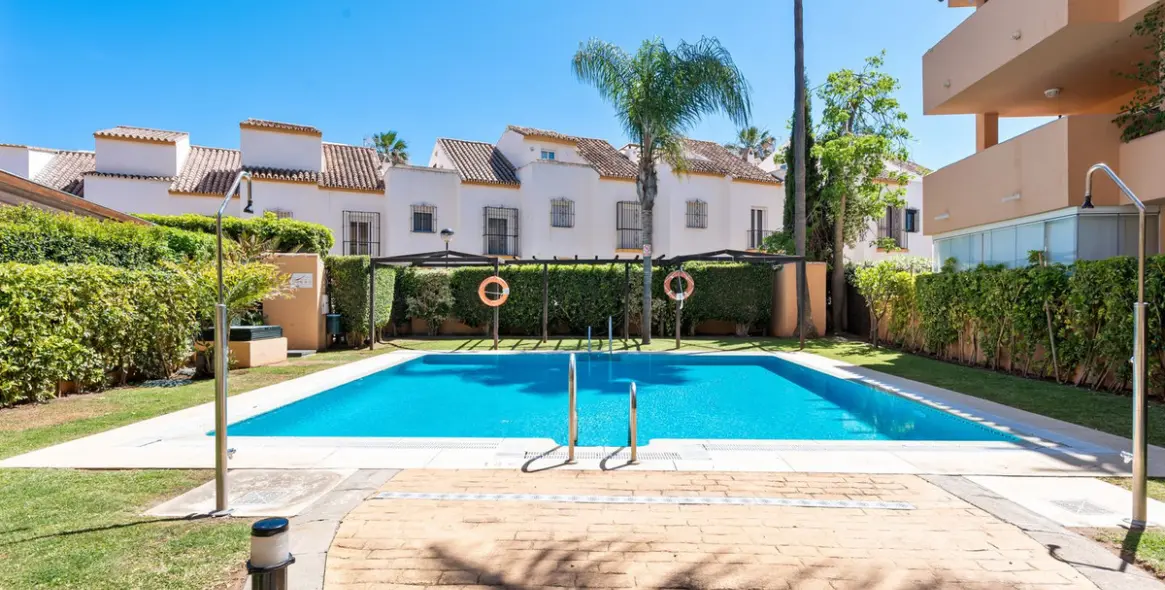 Short-term rent of middle floor apartment in Las Chapas 27