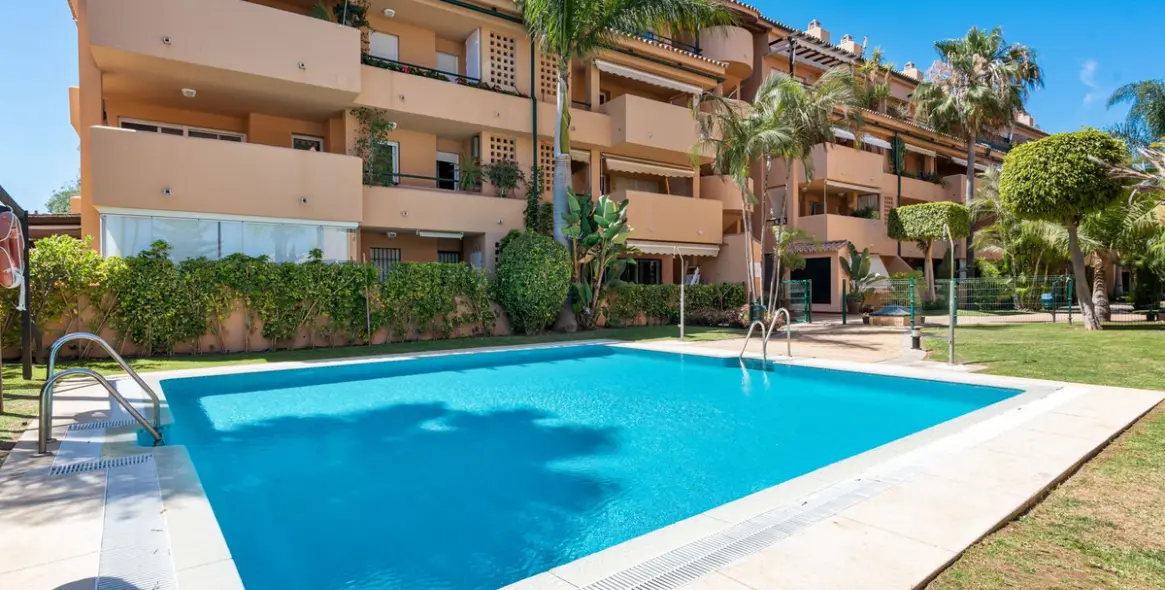 Short-term rent of middle floor apartment in Las Chapas 28