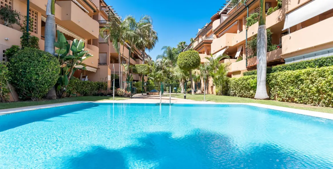 Short-term rent of middle floor apartment in Las Chapas 30