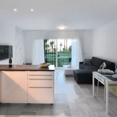 Alquiler a corto plazo de apartamento en planta baja en Calahonda