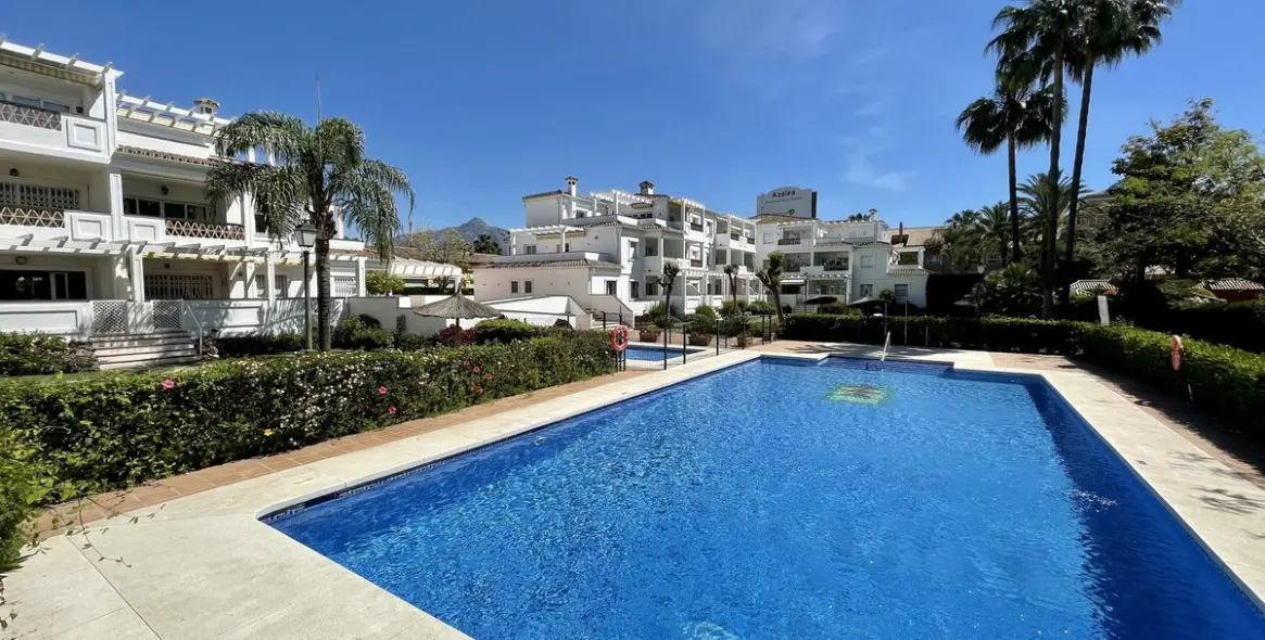 Short-term rent of ground floor apartment in Puerto Banús 1