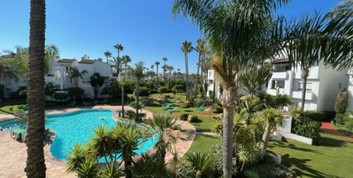 Long-term rent of middle floor apartment in Costalita 1