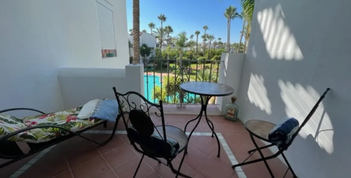 Long-term rent of middle floor apartment in Costalita 2