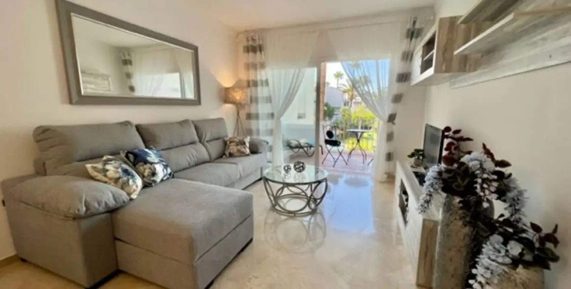 Long-term rent of middle floor apartment in Costalita 8