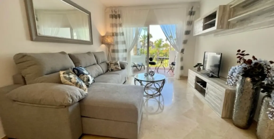 Long-term rent of middle floor apartment in Costalita 9